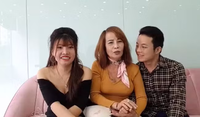 Bức xúc tố bạn thân cướp nick, cô dâu 62 tuổi thừa nhận lừa dối mọi người để câu view bán hàng online? - Ảnh 5.