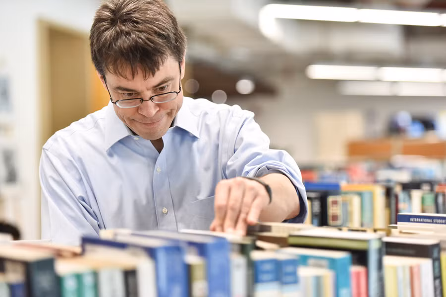 GS Harvard: Dung tro thanh nguoi vua kieu cang, vua thieu hieu biet hinh anh 5