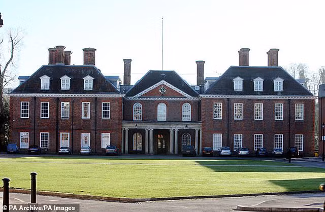 Ngôi trường giúp công nương Kate Middleton “lột xác” - 3