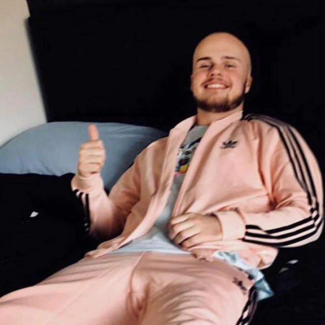 Nam vlogger treo cổ tự tử trong phòng riêng sau khi bị mất điện thoại iPhone-2