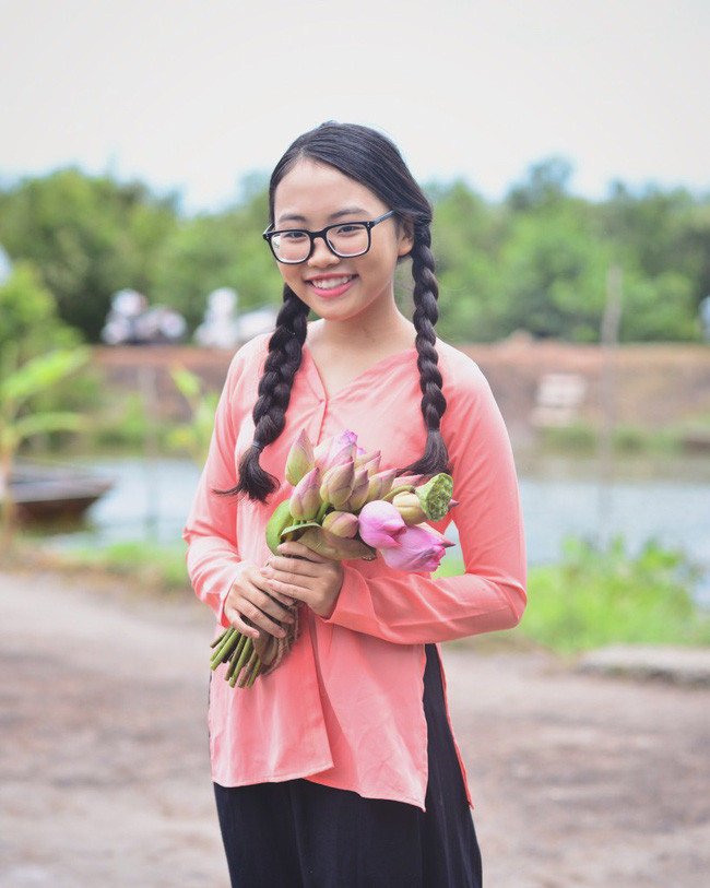 Vừa 16 tuổi đã bị bạn bè chê ế chỏng ế chơ nhưng cách đáp trả của Phương Mỹ Chi mới làm nhiều người “sốc nặng” - Ảnh 4. Vừa 16 tuổi đã bị bạn bè chê ế chỏng ế chơ nhưng cách đáp trả của Phương Mỹ Chi mới làm nhiều người “sốc nặng” - Ảnh 4.