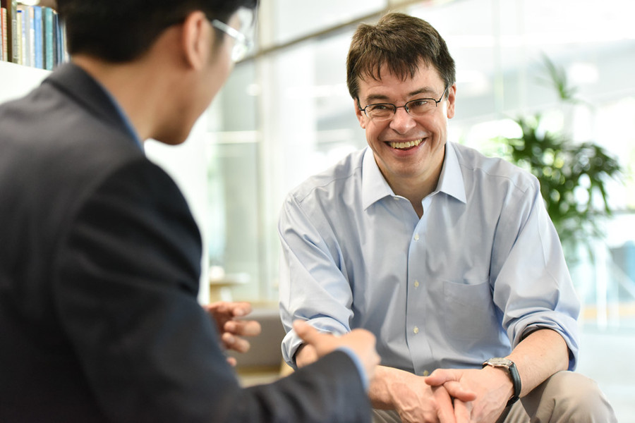 GS Harvard: Đừng trở thành người vừa kiêu căng, vừa thiếu hiểu biết hình ảnh 3  GS Harvard: Dung tro thanh nguoi vua kieu cang, vua thieu hieu biet hinh anh 3
