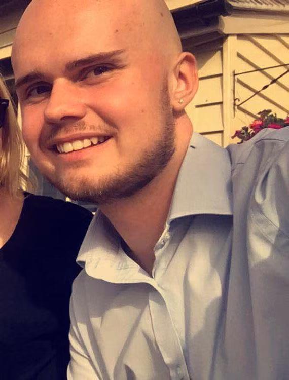 Nam vlogger treo cổ tự tử trong phòng riêng sau khi bị mất điện thoại iPhone - Ảnh 2. Nam vlogger treo cổ tự tử trong phòng riêng sau khi bị mất điện thoại iPhone-3