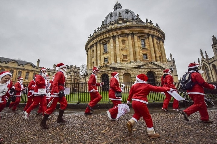 10- Đại học Oxford (Anh) nổi tiếng thế giới đứng ở vị trí thứ 10 về tỷ lệ sinh viên có việc làm sau tốt nghiệp. Xếp hạng của hãng tư vấn giáo dục Quacquarelli Symonds dựa trên dữ liệu thu thập từ 42.000 nhân viên. 10- Đại học Oxford (Anh) nổi tiếng thế giới đứng ở vị trí thứ 10 về tỷ lệ sinh viên có việc làm sau tốt nghiệp. Xếp hạng của hãng tư vấn giáo dục Quacquarelli Symonds dựa trên dữ liệu thu thập từ 42.000 nhân viên.