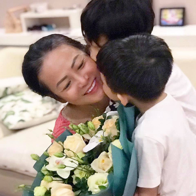 Mang danh mĩ nhân showbiz nhưng Hà Tăng, Tú Anh, Đan Lê, Lê Phương... vẫn bị dìm hàng khi đứng cạnh mẹ ruột - Ảnh 7. Mang danh mĩ nhân showbiz nhưng Hà Tăng, Tú Anh, Đan Lê, Lê Phương... vẫn bị dìm hàng khi đứng cạnh mẹ ruột - Ảnh 7.