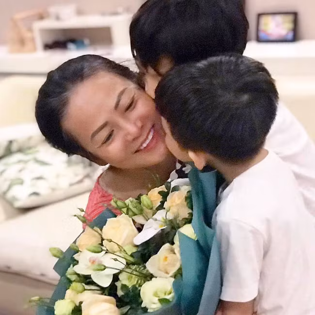 Mang danh mĩ nhân showbiz nhưng Hà Tăng, Tú Anh, Đan Lê, Lê Phương... vẫn bị dìm hàng khi đứng cạnh mẹ ruột - Ảnh 7.