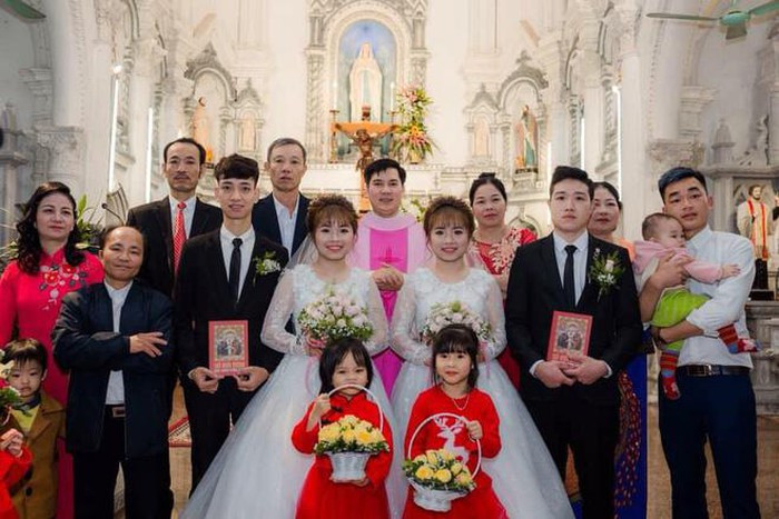 Lấy chồng cùng ngày, chị em sinh đôi giống nhau như tạc khiến dân mạng lo lắng ảnh 4