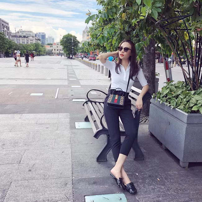 Kín tiếng là thế nhưng hôn thê của Cường Đô La cũng là tay chơi hàng hiệu, mix đồ cao tay chẳng kém cạnh ai - Ảnh 3.