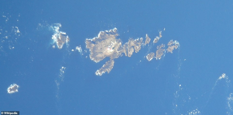 Vừa ký hợp đồng 450 tỷ VNĐ, tiền đạo mất tích cùng máy bay khi sang nước Anh ra mắt đội bóng mới - Ảnh 3. Vừa ký hợp đồng 450 tỷ VNĐ, tiền đạo mất tích cùng máy bay khi sang nước Anh ra mắt đội bóng mới - Ảnh 3.