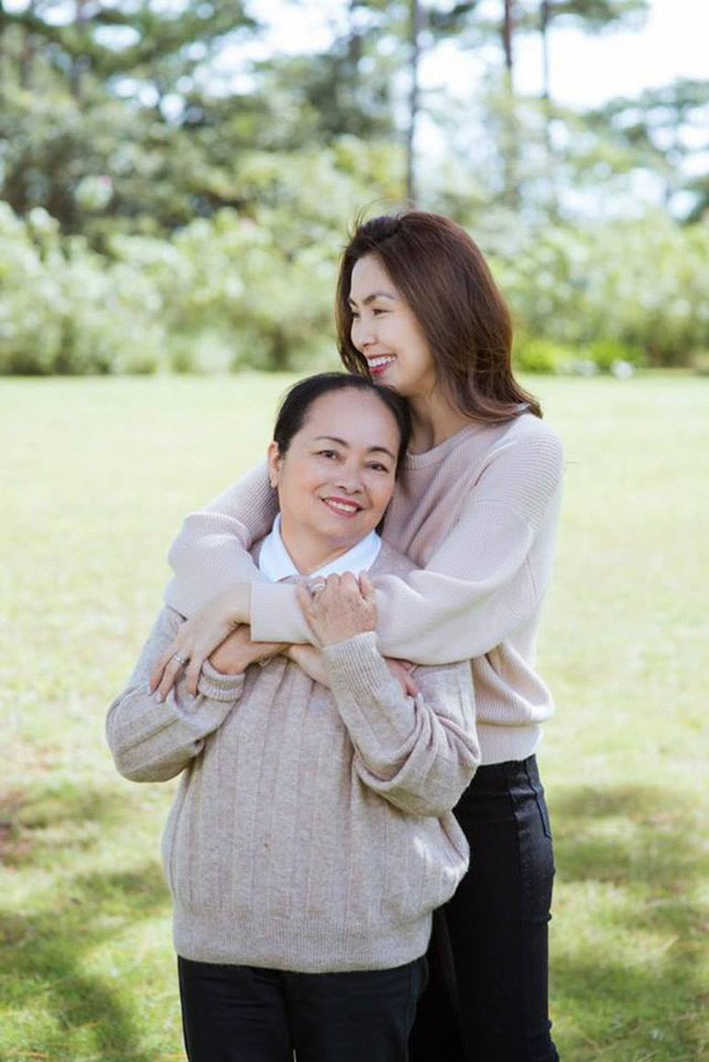 Mang danh mĩ nhân showbiz nhưng Hà Tăng, Tú Anh, Đan Lê, Lê Phương... vẫn bị dìm hàng khi đứng cạnh mẹ ruột - Ảnh 3. Mang danh mĩ nhân showbiz nhưng Hà Tăng, Tú Anh, Đan Lê, Lê Phương... vẫn bị dìm hàng khi đứng cạnh mẹ ruột - Ảnh 3.