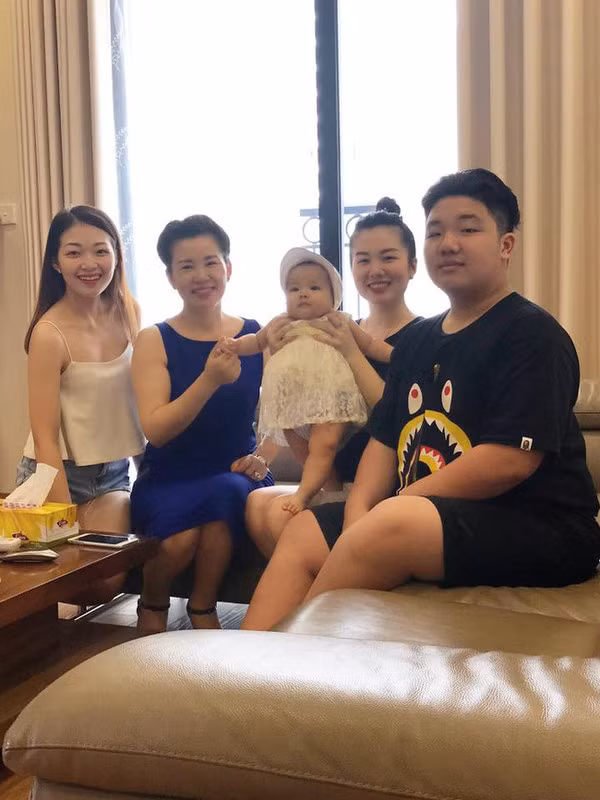 Cận cảnh nhan sắc đáng ngưỡng mộ của mẹ cô dâu trong đám cưới khủng tại Nam Định