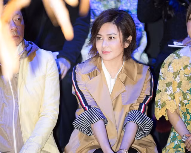 Mỗi người có một lựa chọn, ở một mình vào tuổi này nhưng nhiều người khen tôi trẻ ra, Quan Chi Lâm nói.