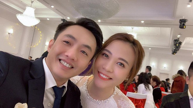 Hé lộ hình ảnh hiếm hoi ngày nhỏ của Cường Đô la và Đàm Thu Trang ảnh 15 Lễ ăn hỏi của cặp đôi được tổ chức riêng tư vào ngày 20/1.
