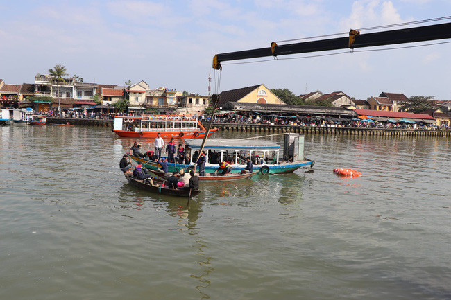 Lời kể của bé gái 14 tuổi thoát chết khi bố chở cả gia đình lao xuống sông vì cãi nhau với mẹ - Ảnh 7. Lời kể của bé gái 14 tuổi thoát chết khi bố chở cả gia đình lao xuống sông vì cãi nhau với mẹ - Ảnh 7.
