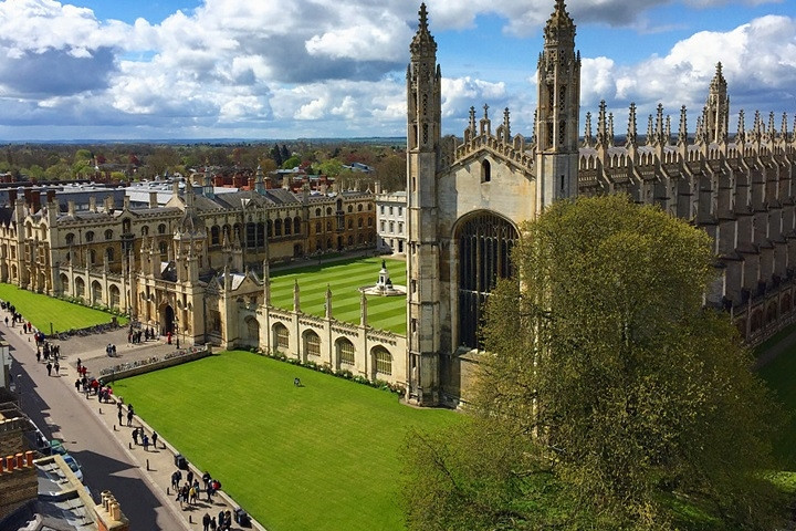 7- Đại học Cambridge (Anh) với khuôn viên siêu đẹp và dịu mắt. 7- Đại học Cambridge (Anh) với khuôn viên siêu đẹp và dịu mắt.