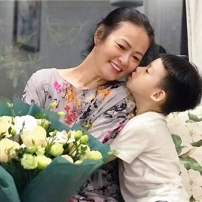 Mang danh mĩ nhân showbiz nhưng Hà Tăng, Tú Anh, Đan Lê, Lê Phương... vẫn bị dìm hàng khi đứng cạnh mẹ ruột - Ảnh 5. Mang danh mĩ nhân showbiz nhưng Hà Tăng, Tú Anh, Đan Lê, Lê Phương... vẫn bị dìm hàng khi đứng cạnh mẹ ruột - Ảnh 5.
