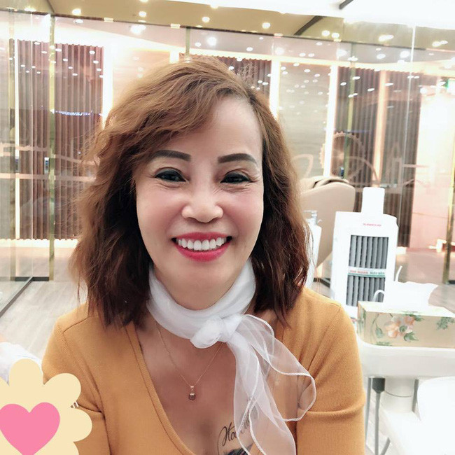 Bức xúc tố bạn thân cướp nick, cô dâu 62 tuổi thừa nhận lừa dối mọi người để câu view bán hàng online? - Ảnh 3. Bức xúc tố bạn thân cướp nick, cô dâu 62 tuổi thừa nhận lừa dối mọi người để câu view bán hàng online? - Ảnh 3.