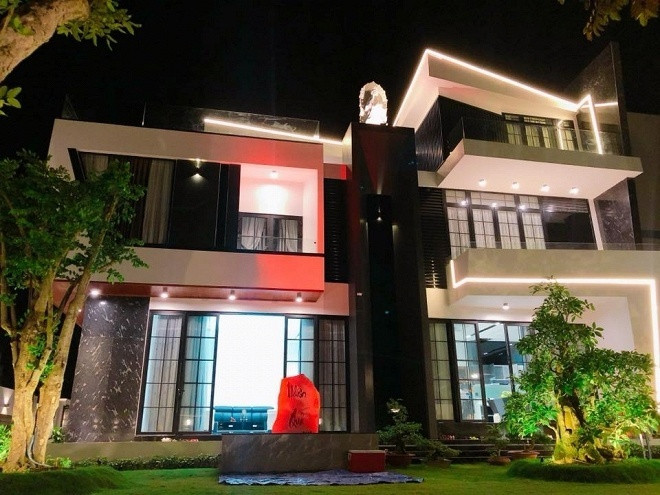 Ngắm biệt thự tiền tỉ của diễn viên Quốc Trường "Gạo nếp gạo tẻ" ảnh 2 Ngắm biệt thự tiền tỉ của diễn viên Quốc Trường "Gạo nếp gạo tẻ" ảnh 2