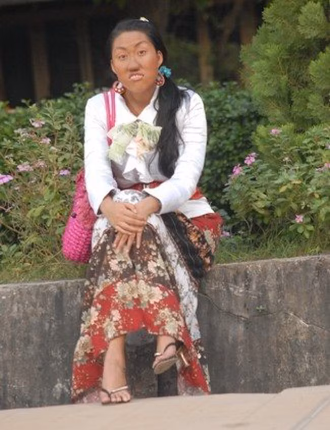 Thiếu sắc thừa duyên, 4 nàng vịt bầu xấu xí này vẫn đốn gục trái tim khán giả Việt - Ảnh 4.