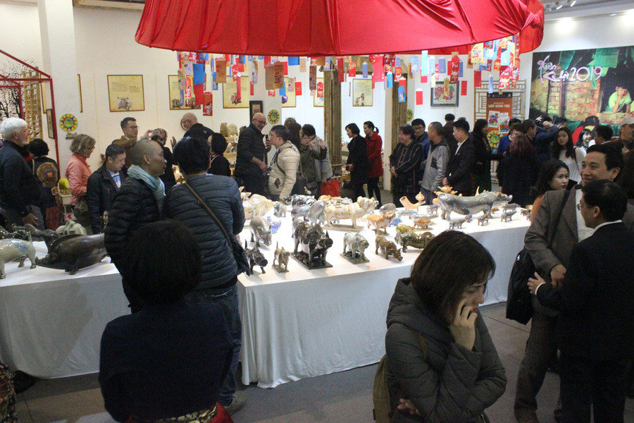 Ngắm đàn heo độc đáo ngàn con của nhà sử học Dương Trung Quốc - Ảnh 1. Ngắm đàn heo độc đáo ngàn con của nhà sử học Dương Trung Quốc - Ảnh 1.