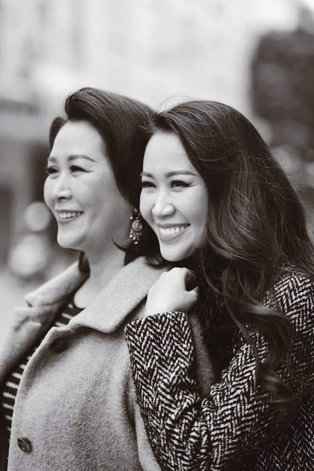 Mang danh mĩ nhân showbiz nhưng Hà Tăng, Tú Anh, Đan Lê, Lê Phương... vẫn bị dìm hàng khi đứng cạnh mẹ ruột - Ảnh 8. Mang danh mĩ nhân showbiz nhưng Hà Tăng, Tú Anh, Đan Lê, Lê Phương... vẫn bị dìm hàng khi đứng cạnh mẹ ruột - Ảnh 8.