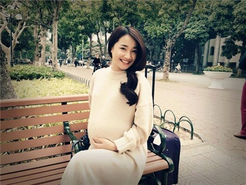 Nhã Phương đã sinh con gái đầu lòng với Trường Giang? ảnh 1 Nha Phuong da sinh con gai dau long voi Truong Giang? hinh anh 2