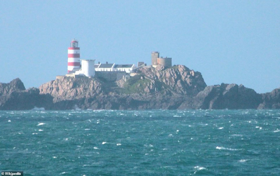 Vừa ký hợp đồng 450 tỷ VNĐ, tiền đạo mất tích cùng máy bay khi sang nước Anh ra mắt đội bóng mới - Ảnh 4. Vừa ký hợp đồng 450 tỷ VNĐ, tiền đạo mất tích cùng máy bay khi sang nước Anh ra mắt đội bóng mới - Ảnh 4.