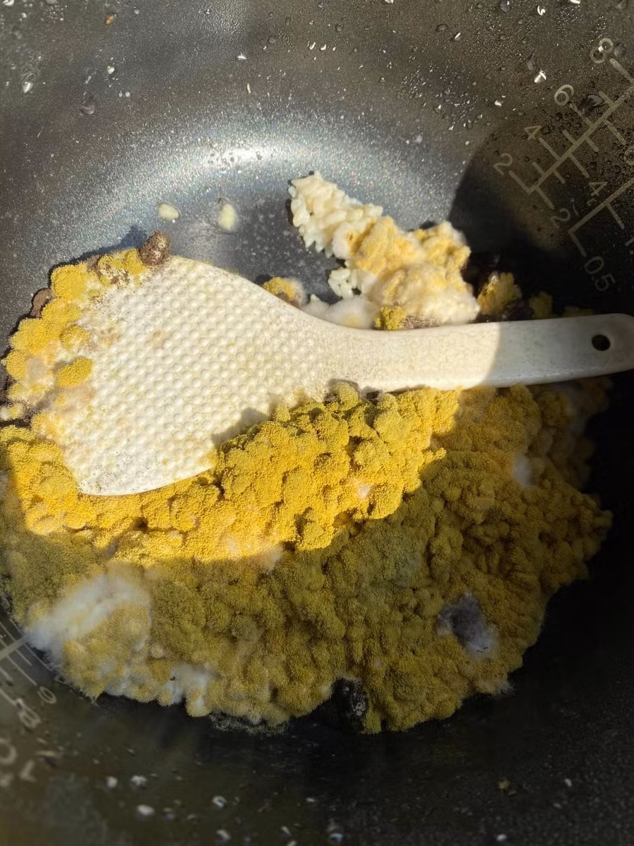 Lâu lắm mới mở nồi cơm ra thì bị sốc phản vệ