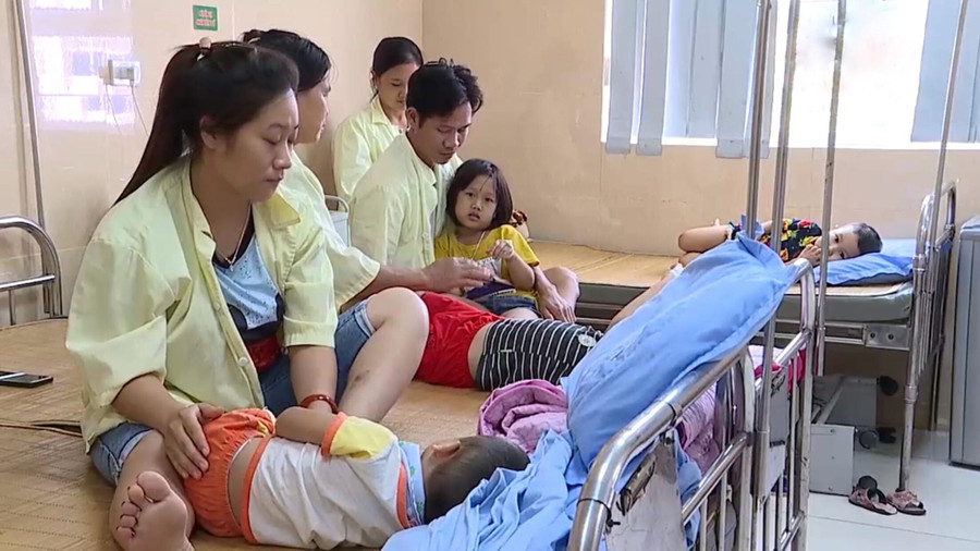 Sau khi được thăm khám sức khỏe các cháu đã dần ổn định Sau khi được thăm khám sức khỏe các cháu đã dần ổn định