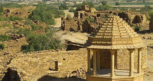 Ngôi làng Kuldhara trở nên hoang vắng, lạnh lẽo vì không còn một bóng người. 