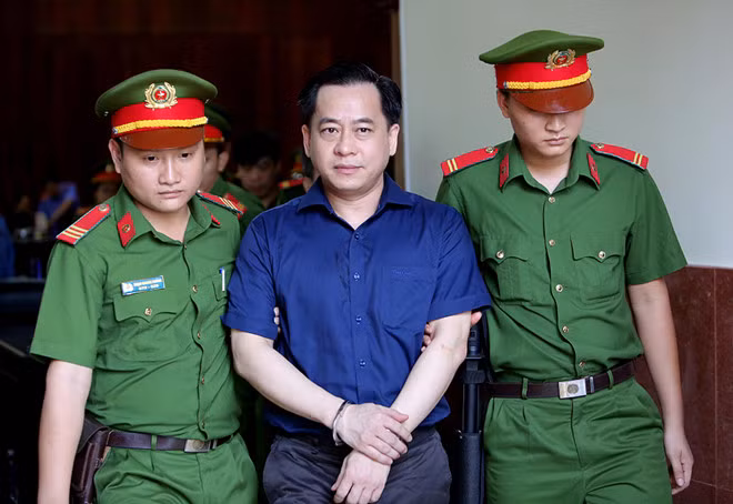 Vũ “nhôm”trong phiên tòa phúc thẩm đại án DongA Bank. Ảnh: IT 