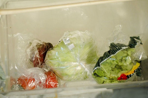 Mẹo lau chùi, dọn dẹp và sắp xếp tủ lạnh khoa học nhất - Ảnh 9 Mẹo lau chùi, dọn dẹp và sắp xếp tủ lạnh khoa học nhất - Ảnh 9