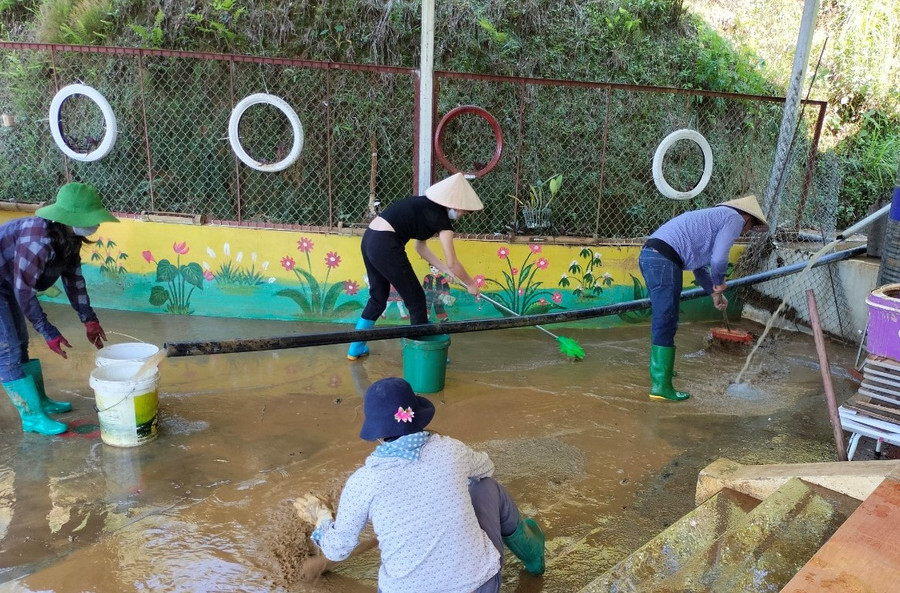 Trường học ở Tam Đường đẩy mạnh sửa chữa khuôn viên trường lớp. Trường học ở Tam Đường đẩy mạnh sửa chữa khuôn viên trường lớp.