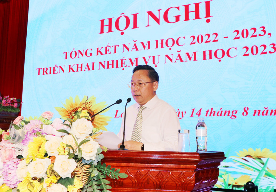 NGƯT Đinh Trung Tuấn, Giám đốc Sở GD&ĐT tỉnh Lai Châu phát biểu tại Hội nghị. NGƯT Đinh Trung Tuấn, Giám đốc Sở GD&ĐT tỉnh Lai Châu phát biểu tại Hội nghị.