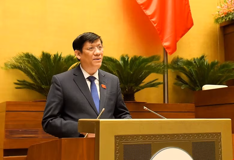 Thừa ủy quyền của Thủ tướng Chính phủ, Bộ trưởng Bộ Y tế trình bày Báo cáo tóm tắt công tác quản lý sử dụng quỹ bảo hiểm y tế năm 2020.