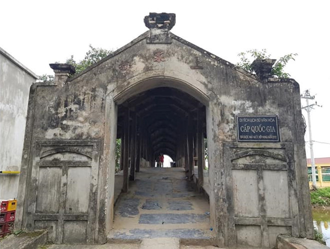 Lối vào cửa Bắc của cây cầu trước đây Lối vào cửa Bắc của cây cầu trước đây