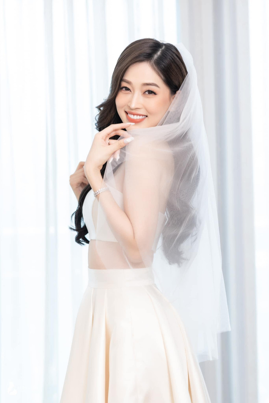 Cô dâu Phương Nga rạng rỡ trong ngày cưới. Cô dâu Phương Nga rạng rỡ trong ngày cưới.