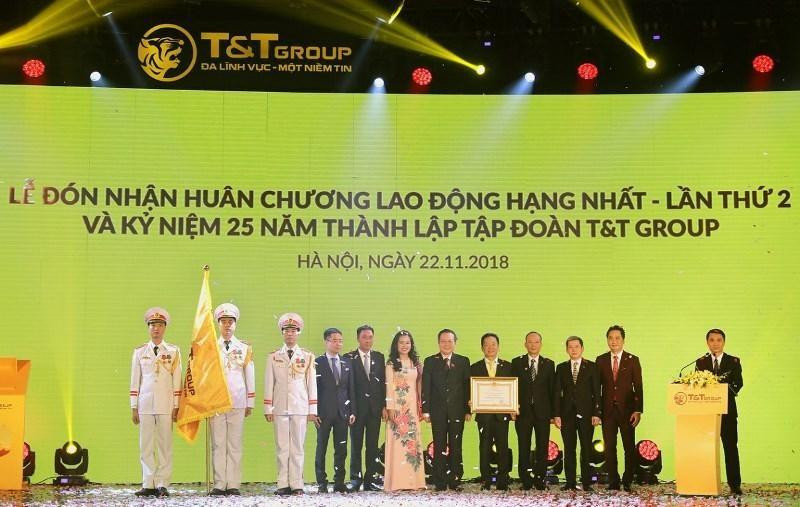 Tập đoàn T&amp;T Group vinh dự hai lần được Nhà nước trao tặng Huân chương Lao động hạng Nhất.