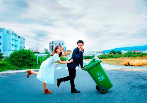 Chủ nhân của bộ ảnh cưới độc đáo này là cặp đôi Lê My Xuân Hòa và Mai Hữu Phước, cùng sinh năm 1991, đến từ xã Châu Pha (Tân Thành, Bà Rịa - Vũng Tàu). Chủ nhân của bộ ảnh cưới độc đáo này là cặp đôi Lê My Xuân Hòa và Mai Hữu Phước, cùng sinh năm 1991, đến từ xã Châu Pha (Tân Thành, Bà Rịa - Vũng Tàu).