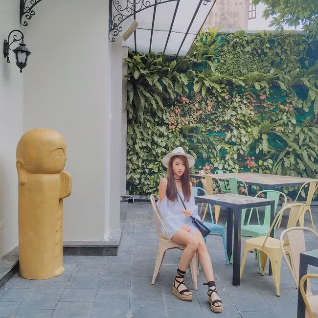 4 công thức mix đồ với mũ đẹp miễn chê “học lỏm” từ các hot girl ảnh 15