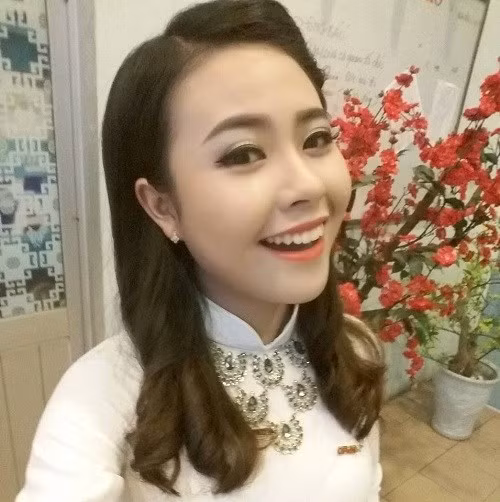 "Công việc luôn đòi hỏi, trau dồi nhiều kĩ năng và kiến thức, đặc biệt là khi lên sóng bản tin trực tiếp. Bản thân phải luôn phấn đấu hết mình, để hoàn thành tốt mọi công việc" - cô nói.