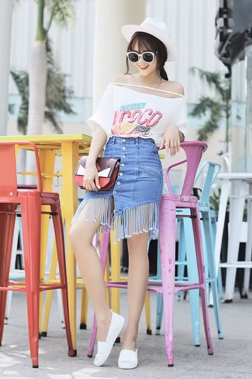 cap-hot-girl-doi-dau-sai-thanh-khoe-chan-trang-non-xuong-pho-12