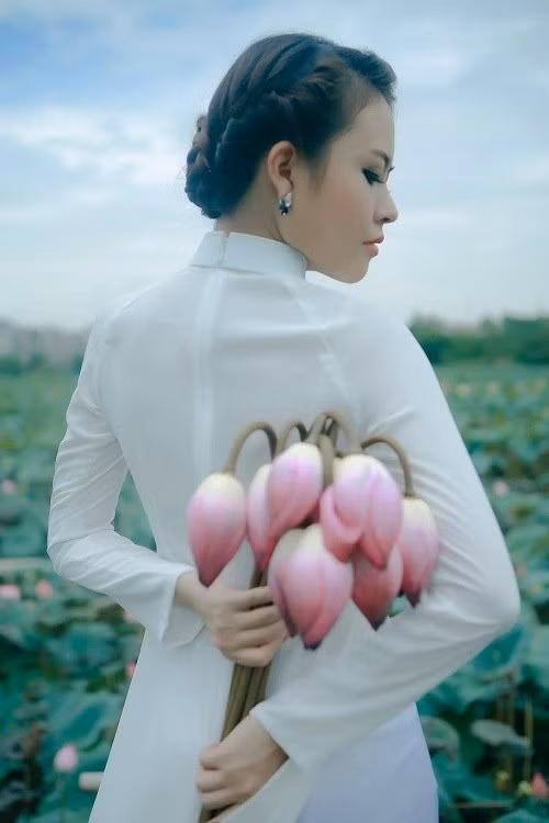 Đặc biệt, cô bạn được kết nạp vào Đảng viên khi đang còn ngồi trên ghế giảng đường Đại học.