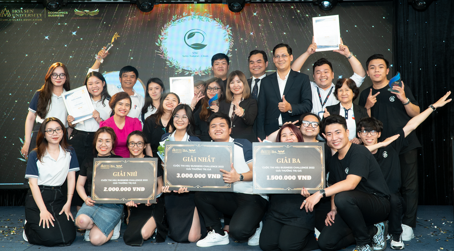 Ba nhóm dự thi xuất sắc nhất tại HSU Business Challenge 2022. Ba nhóm dự thi xuất sắc nhất tại HSU Business Challenge 2022.