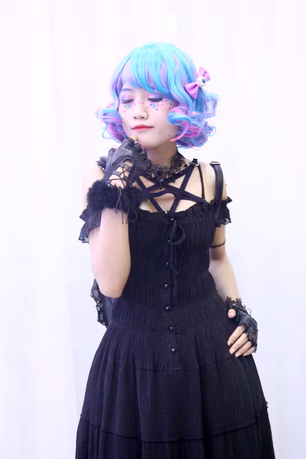 Cô thường tự vẽ truyện tranh, tự tạo ra một nhân vật của riêng mình và cosplay theo nhân vật đó