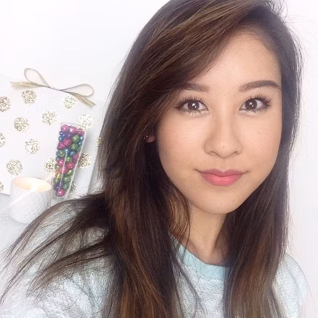 Christina là người Mỹ gốc Việt. Cô là người mẫu thời trang, stylist, artist và blogger thời trang, làm đẹp nổi tiếng cộng đồng mạng. Co nang goc Viet noi tieng tren Instagram hinh anh 1