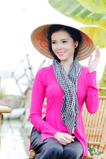 Hoa khôi Huỳnh Thúy Vi đẹp dịu dàng với tà áo dài ảnh 6 Hoa khôi Huỳnh Thúy Vi đẹp dịu dàng với tà áo dài ảnh 6