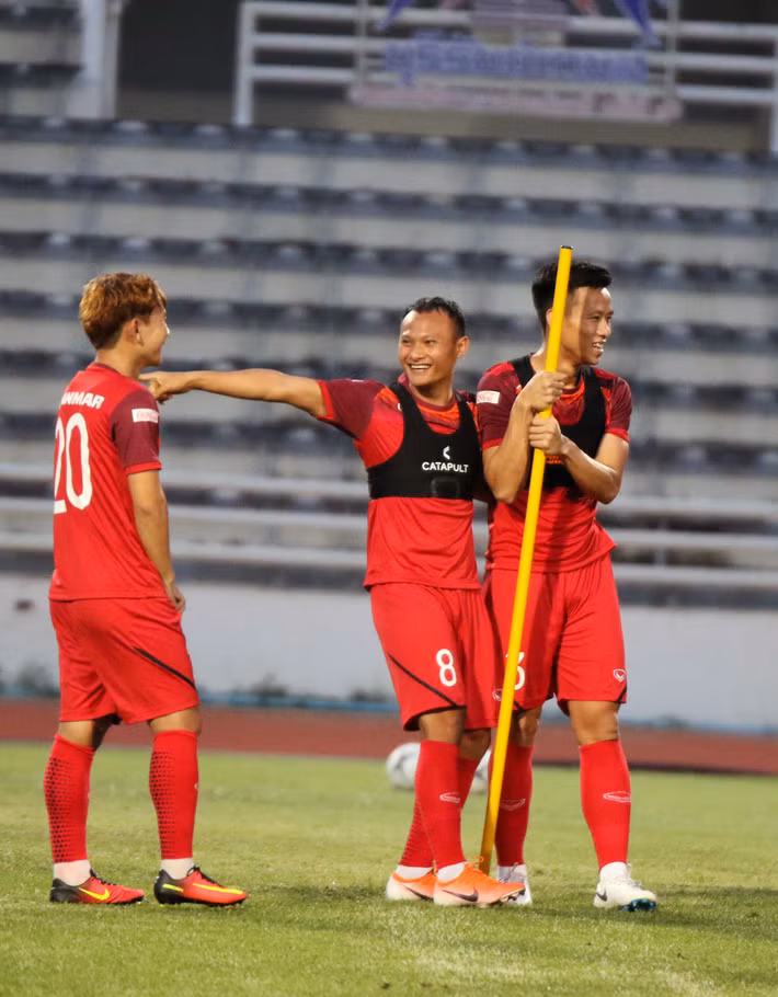 Công Phượng trầm lắng trong ngày hợp thành bộ tứ sành điệu ở đội tuyển Việt Nam - Ảnh 11.