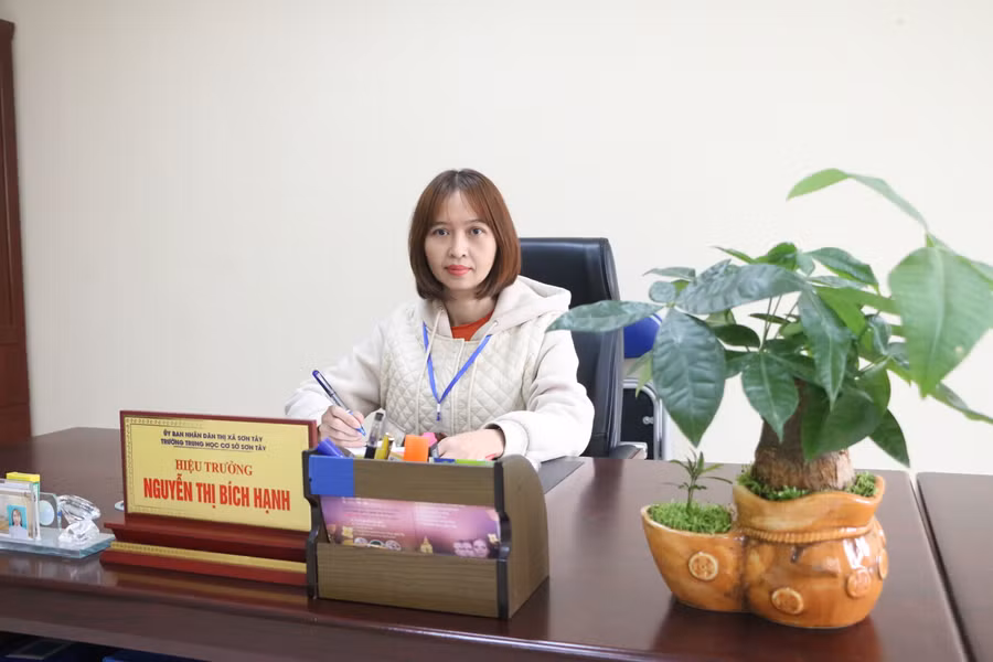 Cô Nguyễn Thị Bích Hạnh - Hiệu trưởng Trường THCS Sơn Tây.