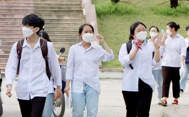 Thí sinh ra về Thí sinh ra về